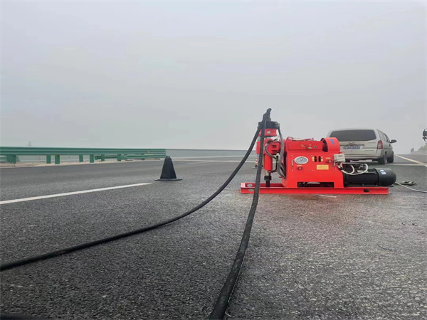 富川马路路基路面开裂下沉注浆加固灌浆